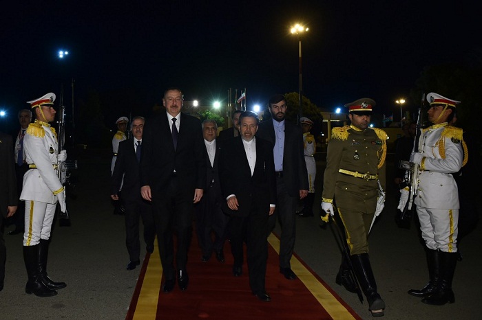 Prezident İrandan qayıtdı - FOTO